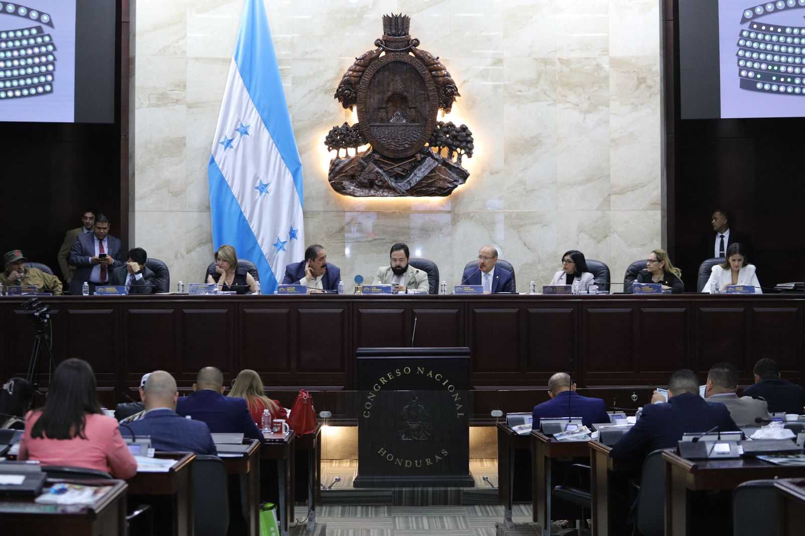 Congresistas presentan iniciativas de ley para aprobar proyectos en beneficio del pueblo